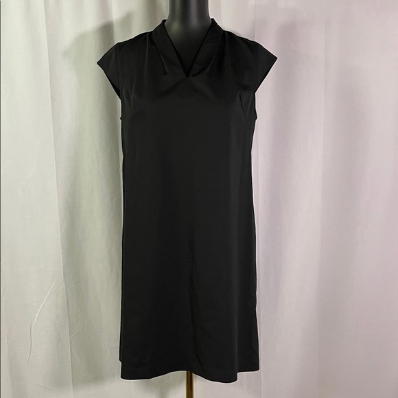 Ann Taylor Factory Dresses & Skirts - Ann Taylor Factory Black Split V-Neck Cap Sleeve Shift Dress